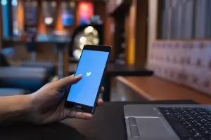 Русия забави "Туитър" заради вредни съобщения