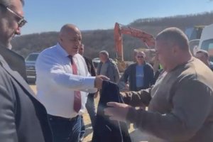 Днешният национален празник не попречи на премиера Бойко Борисов да обикаля с