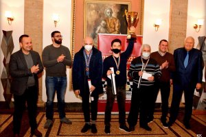 Шампионът на България Мартин Петров спечели открития шахматен турнир Перник