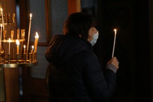 Вярващите да не целуват иконите а върбовите клонки на Цветница