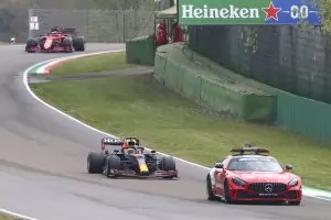 Верстапен този път успя да победи Хамилтън в F1