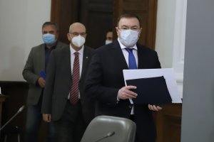 Министърът в оставка проф Костадин Ангелов и главният здравен инспектор