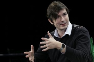 Съоснователят на платформата за търговия с акции Ронбин Худ Влад