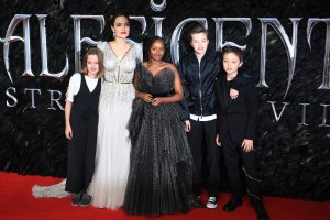 Анджелина Джоли разказа в интервю за Entertainment Weekly как нейните проблеми