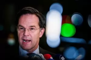 Марк Рюте оцеля при вот на недоверие, но може и да не остане премиер