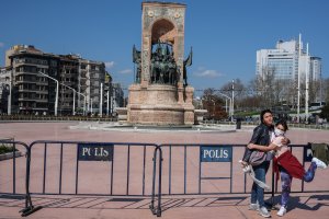 Турция регистрира над 54 000 нови случая на зараза с