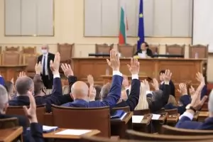 Партиите попаднаха в извънредна ситуация с третия мандат 