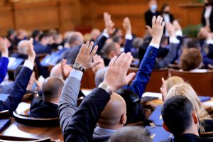 Политическото напрежение между бившите управляващи от ГЕРБ и опонентите му