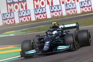 Проблеми в "Ред Бул" съвсем улесниха деня за "Мерцедес"