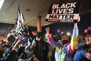 Бившият полицай от американския град Минеаполис Дерек Шовин беше осъден