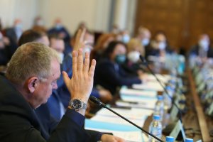 Здравната комисия изненадващо прие старо предложение на БСП което левите