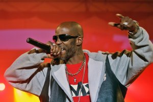 Рапърът Ърл Симънс по известен с псевдонима си DMX е починал в болницата