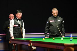 Седемкратният световен шампион Стивън Хендри постигна първата си победа след