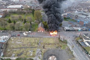 Вече шест нощи продължават размирците в някои части на Северна