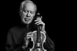 Половин година по-късно Гидон Кремер все пак свири в София