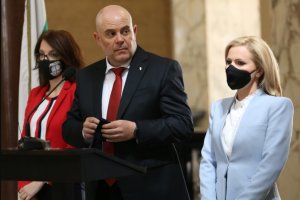 Отравянето на оръжейния търговец Емилиян Гебрев през 2015 г е свързано с