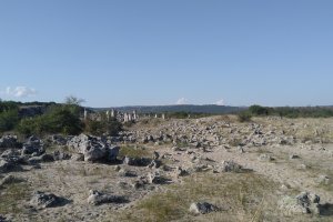 Според сухата дефиниция пустинята представлява географска област в която валежите