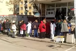 Ваксинация по български - с връзки, нокти, лакти и опашки