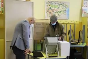 35 дни преди вота ЦИК спря поръчката за нови 1500 машини