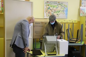 Безрезултатни преговори за доставка на нужните машини за парламентарния вот