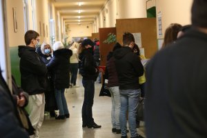 Още в първите часове на изборния ден започнаха да излизат