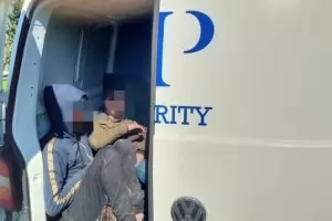 Фалшив инкасо микробус е превозвал нелегални имигранти