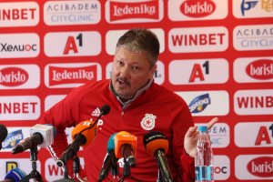 Наставникът на ЦСКА София Любослав Пенев призна че отборът му още