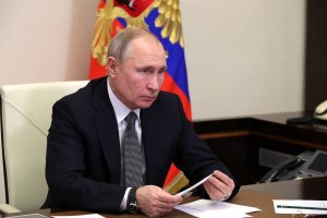 Руският президент Владимир Путин подписа закон който му дава право