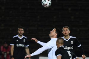 Треньорът на Славия Александър Тарханов се очаква да бъде освободен