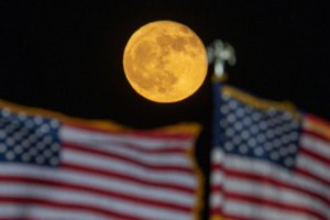 Напълно ваксинираните хора в САЩ могат да започнат да пътуват