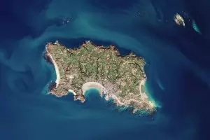 Великобритания изтегля бойните кораби, изпратени срещу френски рибари 