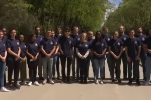 Чуждестранни студенти поздравиха за 24 май с клип на български
