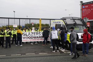 Английското футболно дерби Манчестър Юнайтед Ливърпул бе отложено за