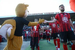 През сезон 2021 2022 Локомотив София ще участва в българското футболно