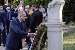 Президентът Румен Радев пристигна в четвъртък във Ватикана където ще