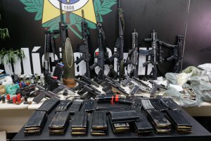 Двадесет и пет души включително един полицай са били убити