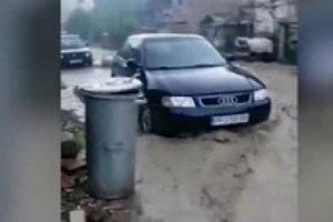 Порой причини наводнение в Котел този следобед Котленска река излезе