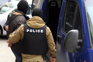 Само двама от 7 те полицаи които бяха задържани в Пловдив при мащабна
