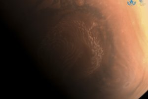 Китайски безпилотен космически апарат кацна успешно на Марс съобщават световните