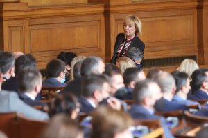 127 депутати гласуваха революционно но невъзможно за изпълнение решение за