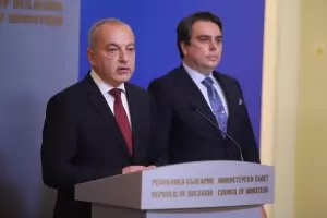 Кабинетът обмисля помощ за бизнеса през осигуровките