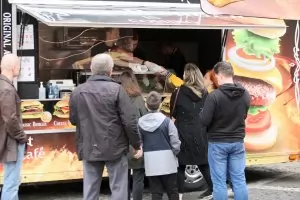 Полша разиграва €223 000 и автомобил в лотария за ваксинирани