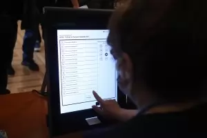 Темпото на гласуване с машина варира между 16 секунди и 4 минути