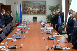 Президентът Румен Радев стартира малко след 14 часа днес консултациите