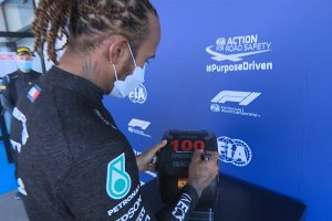 Седемкратният световен шампион във Формула 1 Люис Хамилтън стана първият