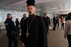 Протестиращи изгониха Фандъкова от "Златното перо"
