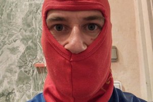 ПРЕДСТАВИТЕЛ НА МВР ИЗНЕНАДВАЩО СЕ ПОЯВИ В ТВ ШОУТО МАСКИРАНИЯТ