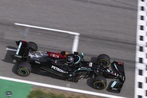 Седемкратният световен шампион във Формула 1 Люис Хамилтън спечели третото