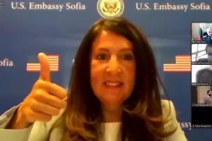 Служебният премиер и посланикът на САЩ: Основното е борба с корупцията 