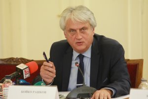 Ръководителите на службите за сигурност са излезли в неплатен отпуск